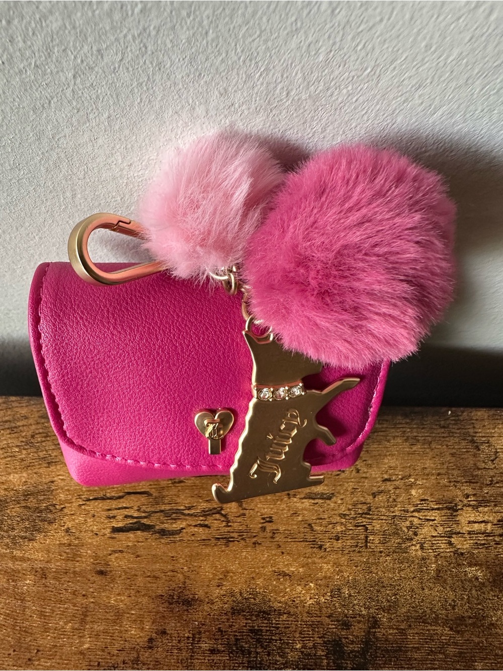 Juicy Couture Hot Pink Pouch Bag Charm Keychain w/ Pom-Pom & Gold Dog Charm NWOT - Picture 4 of 8